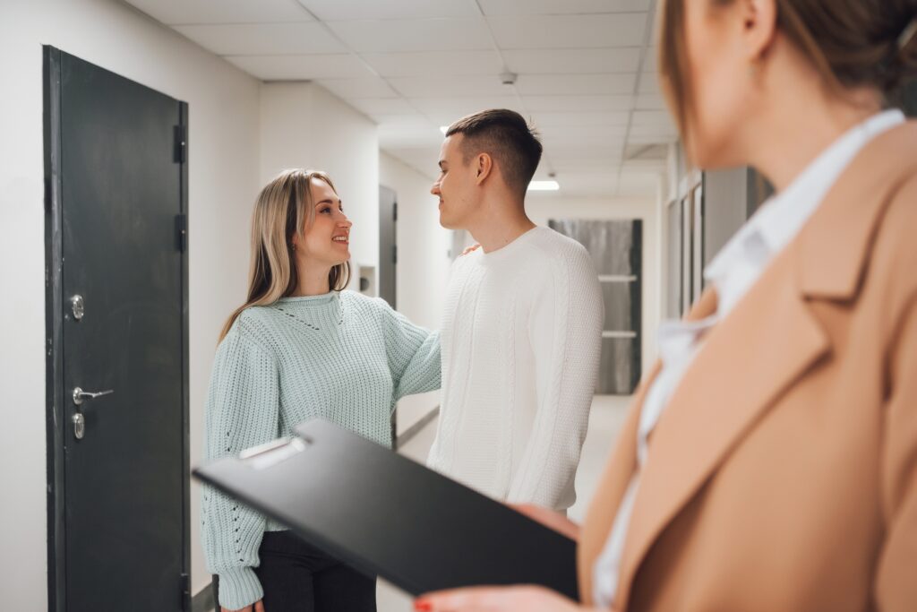 Сравнение между инвестиция в апартамент и къща под наем